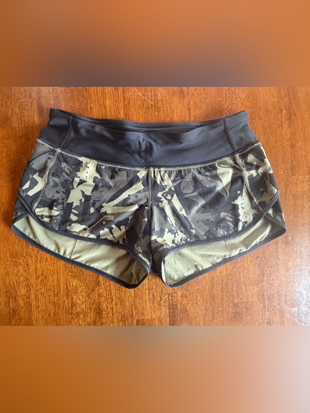 Lululemon Speed Shorts in the "Pop Cut Fatigue Green Black" Size 6